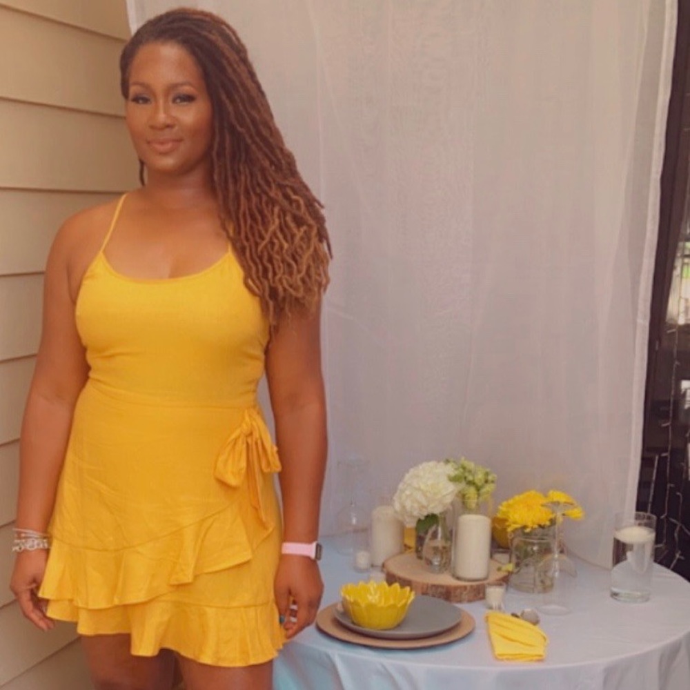 Gorgeous yellow side tie sundress.